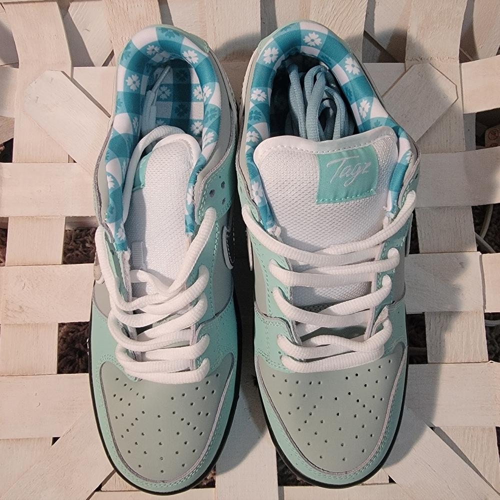 Nike Womens Sneakers in Mint and Silver - Picture 2 of 4